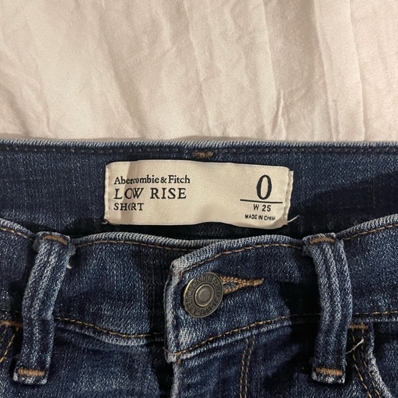 Ambercrombie & Fitch denim shorts low rise size 0 (25”) - Picture 3 of 5